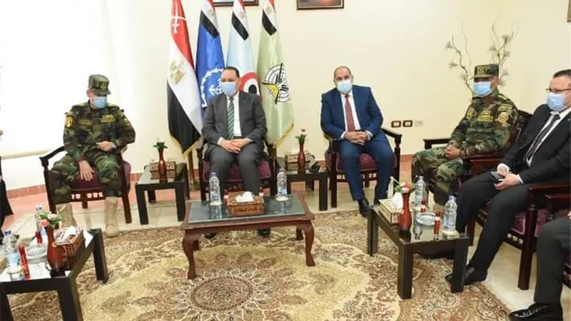 محافظ الشرقية يزور مقر قوات المظلات لتقديم التهنئة لقائد القوات الجديد