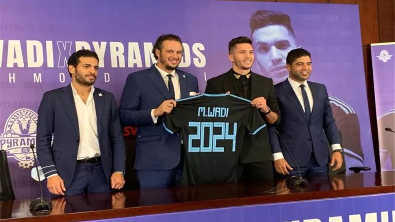 إيقاف مهاجم بيراميدز 8 مباريات وتغريمه 100 ألف جنيه