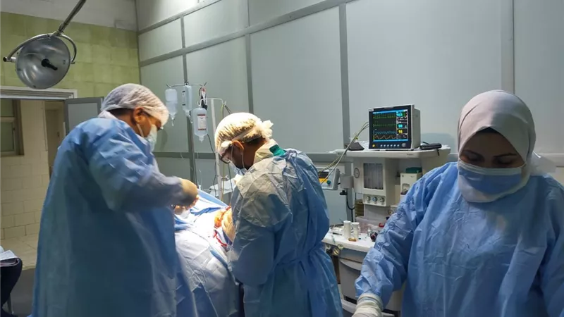 إجراء جراحات عاجلة دقيقة وحرجة بالمخ بفاقوس النموذجي والزقازيق العام لإنقاذ حياة شاب وطفل