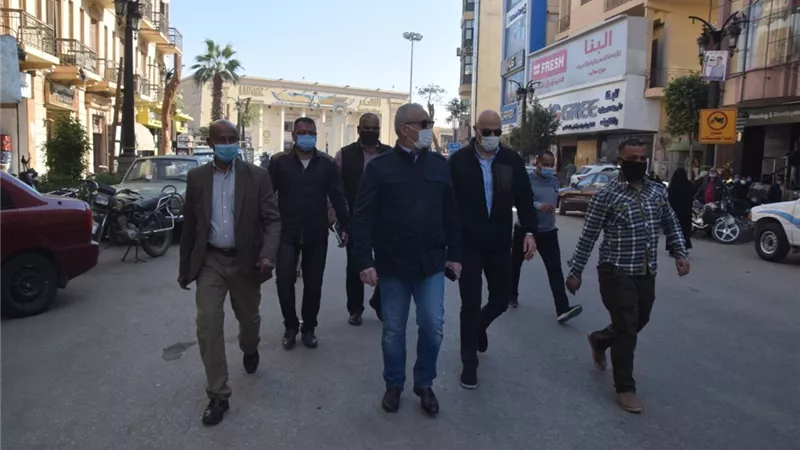 محافظ الأقصر يتابع تطبيق الإجراءات الإحترازية بعدد من الشوارع