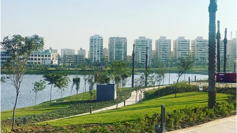 وزير الإسكان يتابع الموقف التنفيذى لمشروعات التطوير الجارى تنفيذها بالقاهرة