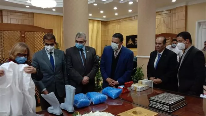 مستلزمات للحماية الشخصية للأطقم الطبية بمستشفي بنها الجامعي