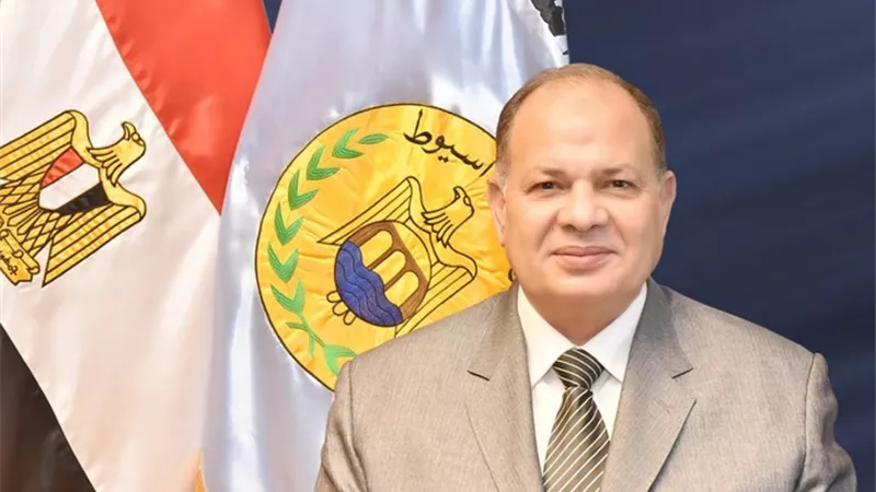 محافظ أسيوط يبعث ببرقيات تهنئة لقداسة البابا تواضروس وأساقفة الطوائف المسيحية بمناسبة عيد الميلاد المجيد