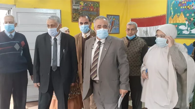 مديرو الادارات التعليمية بالقليوبية يتفقدون المدارس لمتابعة الالتزام بالاجراءات الاحترازية لمواجهة 