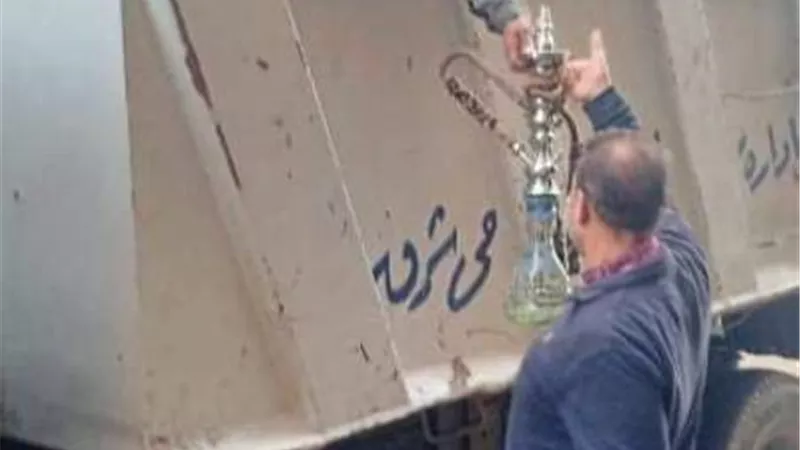 مصادرة ٥٥ شيشه بمقاهي مخالفة وإخلاء حرم الطريق بشبرا الخيمة