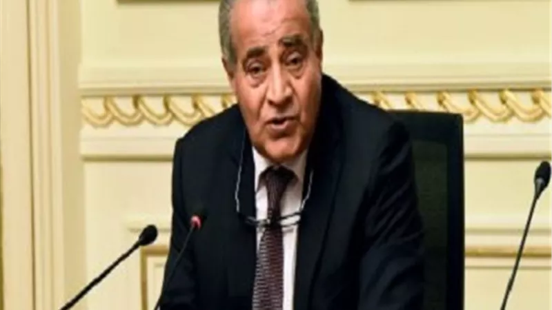 المصيلحي يوافق على إصدار بطاقة تموينية لمواطن بورسعيدي