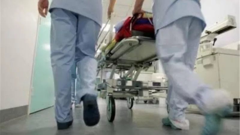 اصابة عامل بعد سقوطة من قطار المنصورة