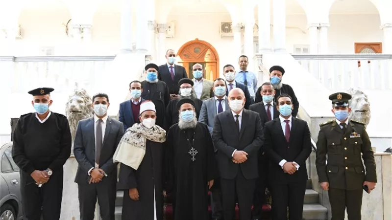 محافظ قنا يقدم التهنئة للاخوه الأقباط بمناسبة عيد الميلاد المجيد بمطرانية قنا