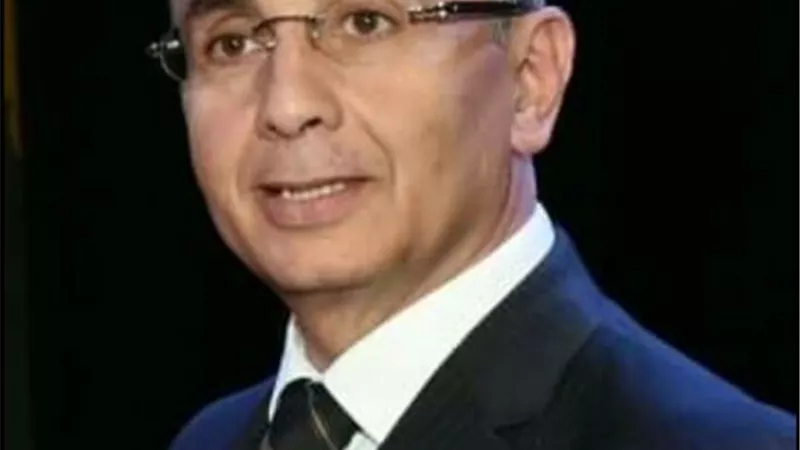 رئيس جامعة الزقازيق يهنئ الاخوة الاقباط بعيد الميلاد المجيد