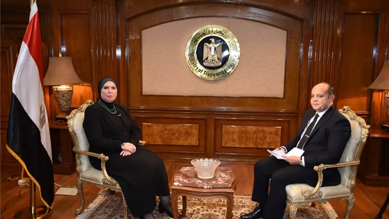 نيفين جامع ضيف أولى حلقات 