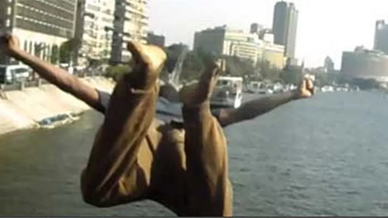 شاب يحاول الانتحار من أعلى كوبرى عباس بسبب الزواج