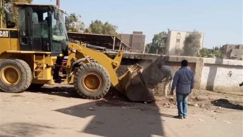 تكثيف أعمال النظافة بأرمنت جنوب غرب الأقصر تزامنا مع عيد الميلاد المجيد