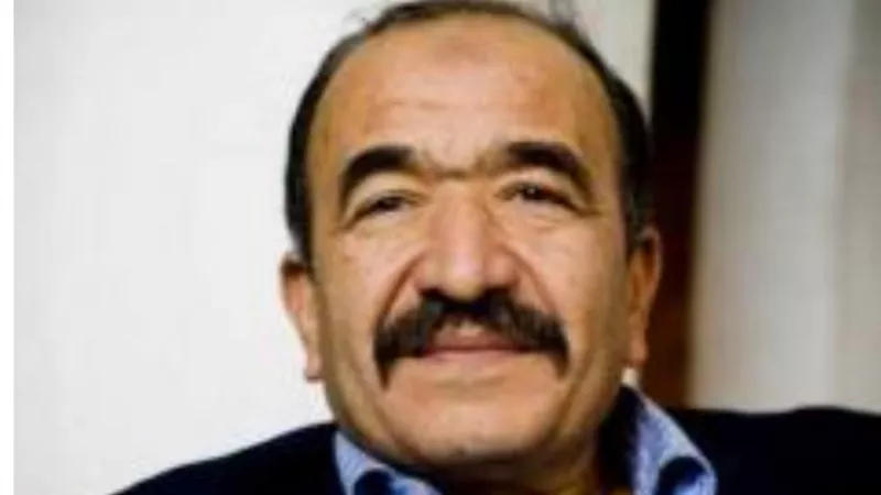 الكرامة في الحضيض .. رواد السوشيال ميديا يهاجمون كمال ابو عيطة