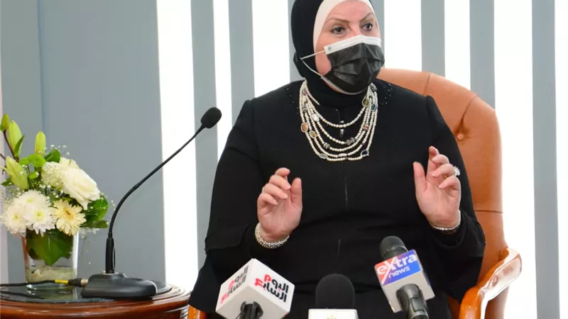 وزيرة التجارة والصناعة تعقد مؤتمر صحفى لعرض اهم نتائج المعرض الاول لتكنولوجيا تحويل واحلال المركبات للعمل بالطاقة النظيفة