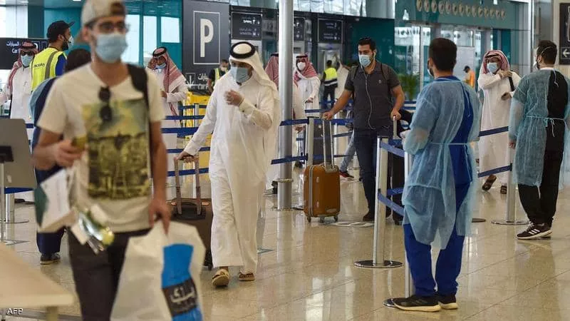 السعودية تعلن فتح المنافذ البرية والبحرية والجوية والسماح للمواطنين بالسفر