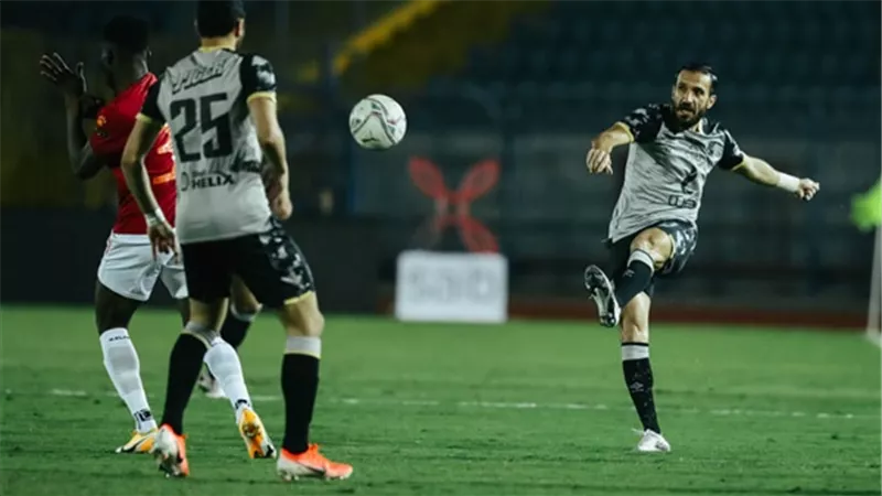 الاهلى يعتلى قمة الدورى بثنائية نظيفة أمام سيراميكا كليوباترا فى مباراة مثيرة