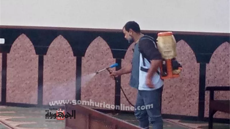 تكثيف أعمال التطهير والتعقيم بالمساجد والمنشآت الشبابية لمواجهة 