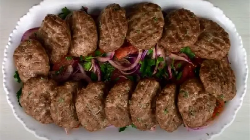 كفتة بالبطاطس مع سلطة البصل بالسماق بالفيديو للشيف نهى الغزالى