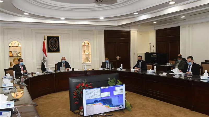 وزير الإسكان يتابع مشروع تنمية أراضى الساحل الشمالي الغربى