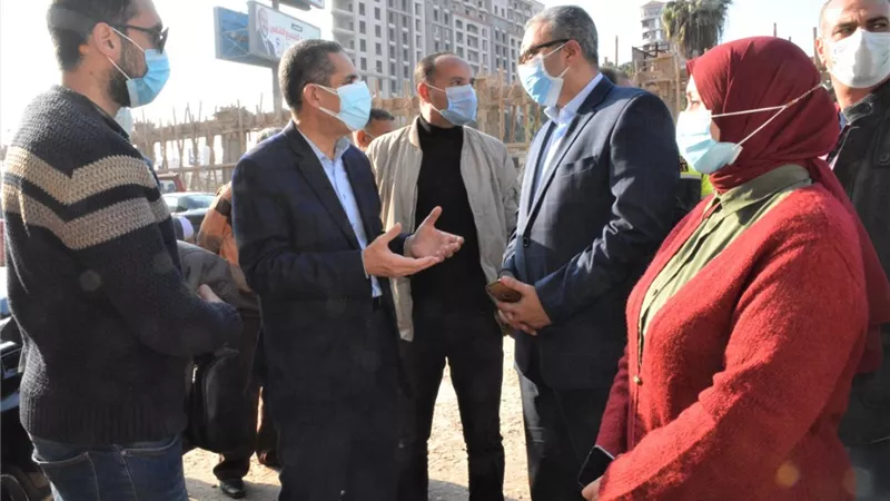 محافظ الغربية ونائبة يتفقدان أعمال الرصف بالمحلة الكبرى -صور