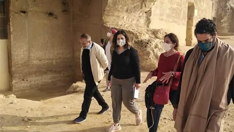 وفد من وزارة السياحة والمعهد الهولندى يبحثون تطوير منطقة بنى حسن الاثرية