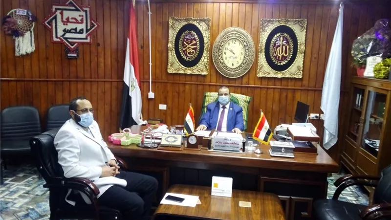 وكيل التعليم بمطروح يلتقي نقيب المعلمين.. ويؤكد الدعم الكامل للزملاء