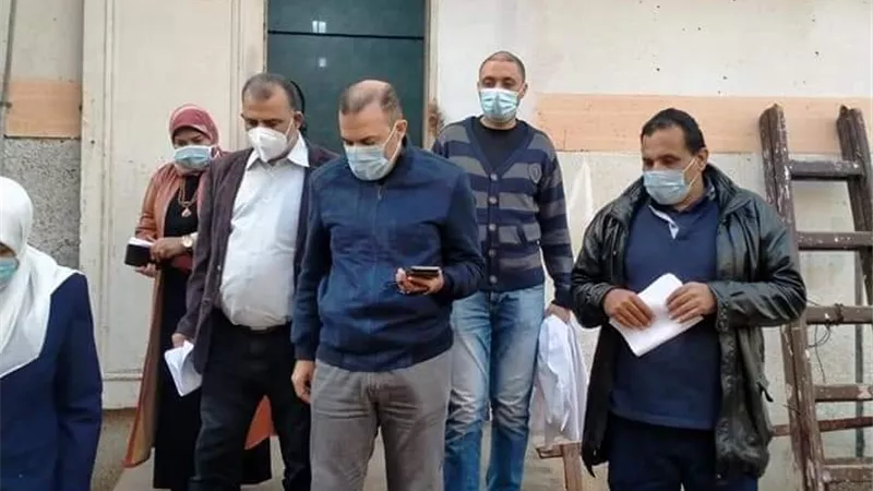 وكيل صحه دمياط يطمئن علي توافر الاوكجسين بمستشفي الزرقا