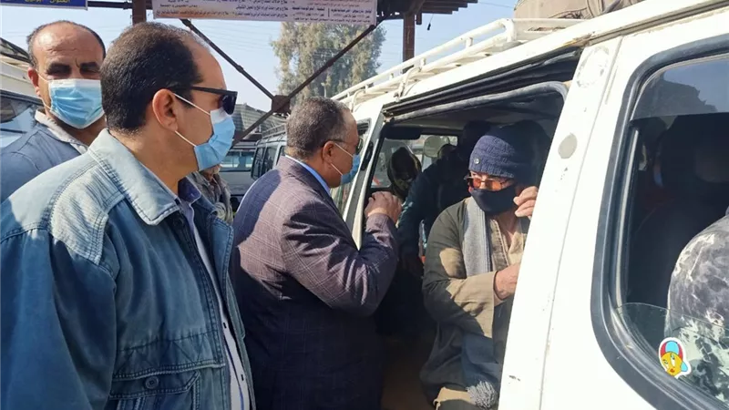 محافظ أسيوط يشدد على تطبيق الإجراءات الاحترازية وإرتداء الكمامات بوسائل النقل