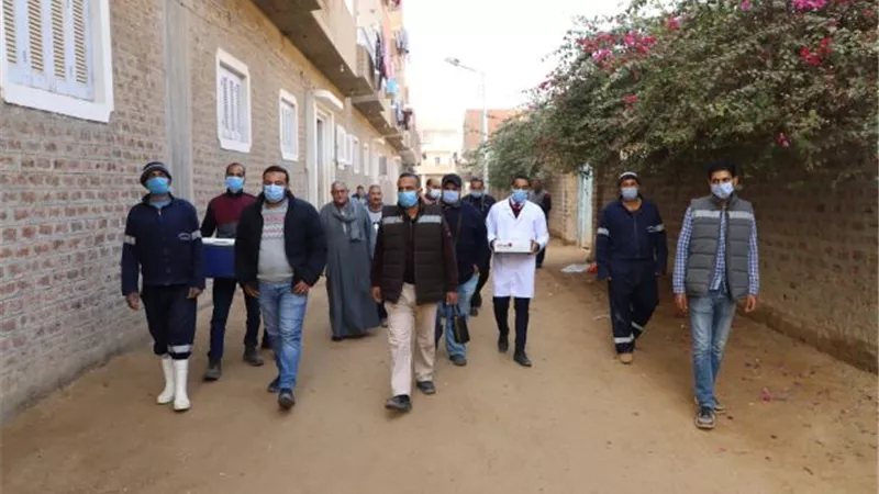 مياه أسيوط.. تحقق استجابة سريعة لجودة وضغوط المياه برزقة الدير.. بالصور