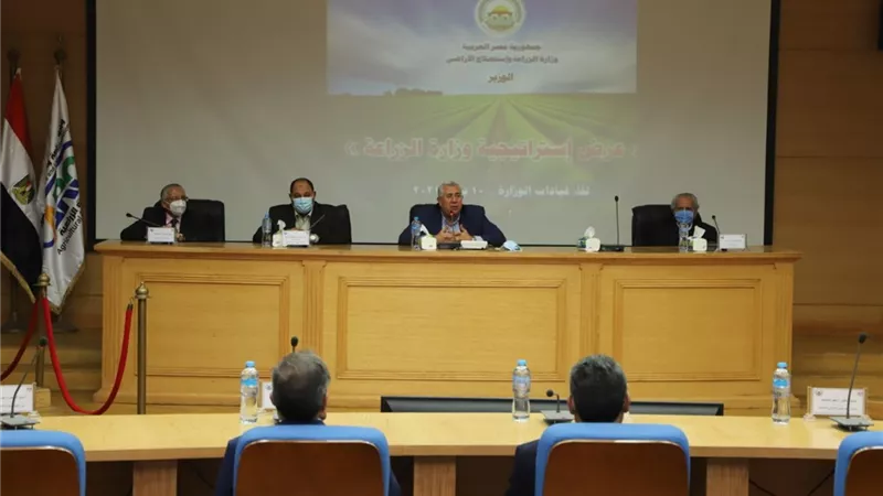 وزير الزراعة يبحث استغلال الأصول وخطة النهوض بالمحاصيل الاستراتيجية