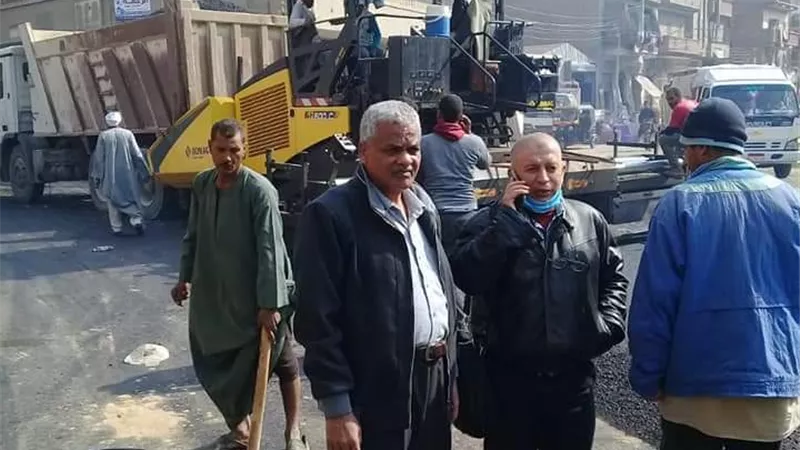 متابعة أعمال الرصف وتركيب الانترلوك بمدينة طهطا بسوهاج..صور