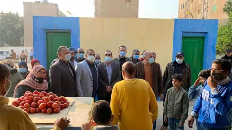 نائب محافظ الإسماعيلية يفتتح السوق المتطور بحي ثالث .صور
