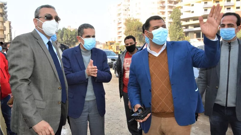 محافظ الغربية: جولات يومية لمتابعة أعمال الرصف في جميع المدن والأحياء-صور