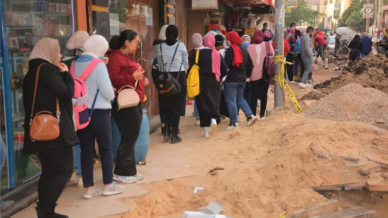 محافظ الغربية يضبط وكرا للدروس الخصوصية بشارع بطرس بطنطا-صور