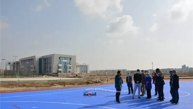 رئيس جامعة دمياط يتفقد العمل بمشروع القرية الأوليمبية