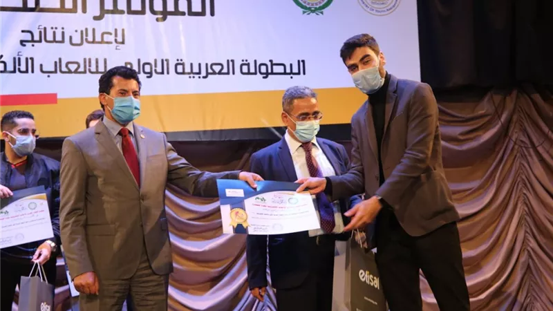 وزيرالشباب يكرم الفائزين فى البطولة العربية الأولي للألعاب الألكترونية