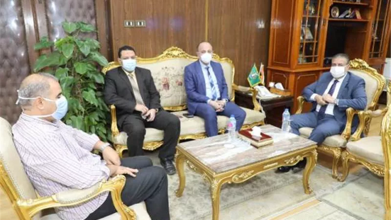 محافظ المنوفية يستعرض منظومة استهلاك الاكسجين الطبي بمستشفيات الحميات مع مساعد وزيرة الصحة