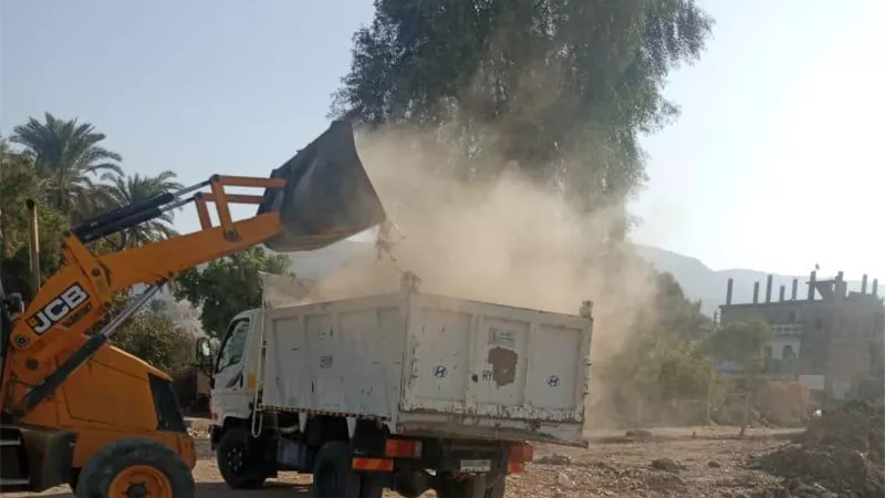 رفع 12 طن أتربة ومخلفات فى حملة نظافة بإسنا جنوب الأقصر