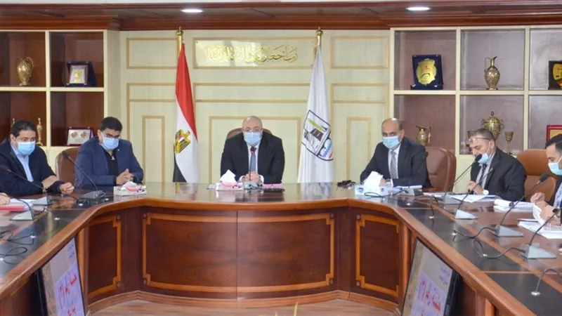 محافظ بني سويف يترأس اجتماع مجلس المناطق الصناعية
