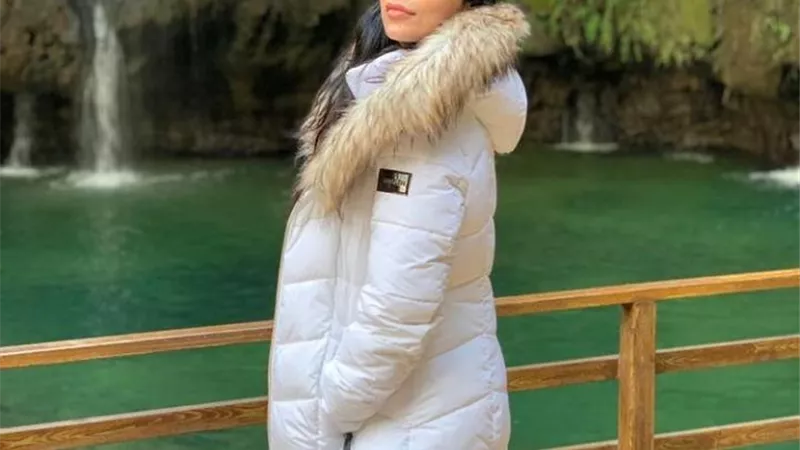 إطلالة شتوية رقيقة للفنانة أميرة هانى فى أحدث ظهور لها .. شاهد