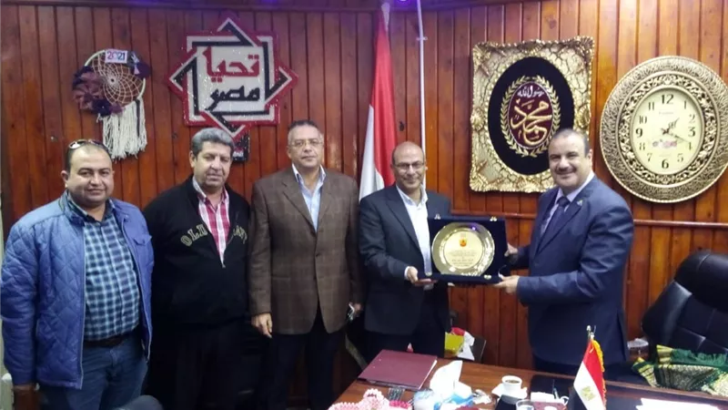 جهاز مشروعات الخدمة الوطنية يكرم وكيل تعليم مطروح للجهد المتميز والاداء الفعال