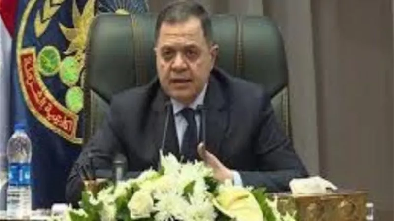 وزير الداخلية يعتمد حركة تنقلات وترقيات محدودة