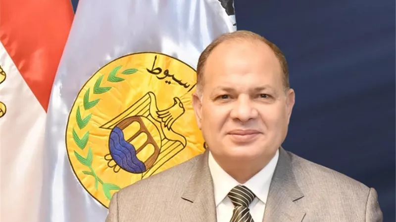 محافظ أسيوط: حملات مستمرة على القطاعات والسكرتير المساعد يتابع إزالة إشغالات وتعديات على أراضي زراعية ويترأس حملة تموينية على الأسواق