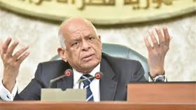 عبدالعال يغادر مبني البرلمان بعد اداء اليمين الدستورية