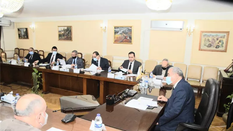 وزير التموين يبحث مضاعفه انتاج السكر لتحقيق الاكتفاء الذاتي
