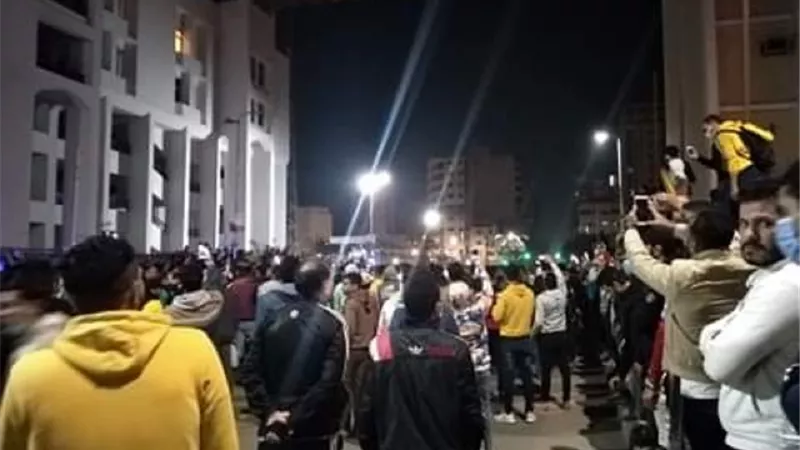 نيابة الاسماعيلية تحقق مع المشاغبين ومطالب برحيل مجلس الدراويش.. بالصور