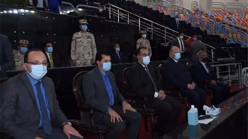 مدبولي ينقل للاعبى منتخب اليد تحيات ودعم الرئيس السيسى