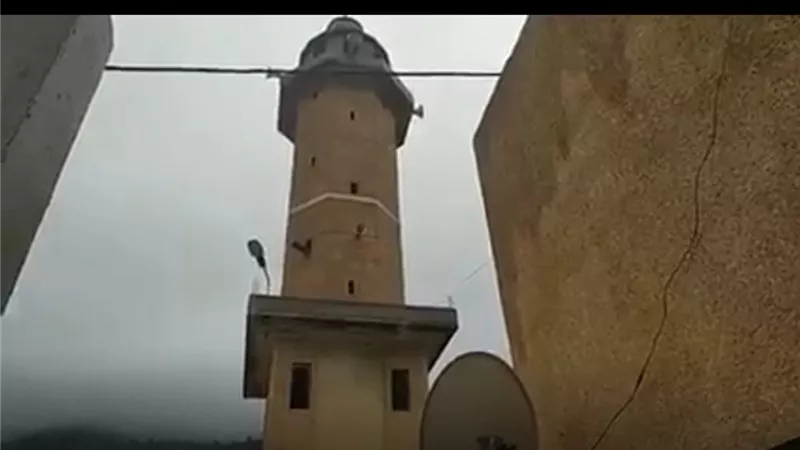 في لقطة غريبة.. مسجد بالجزائر يبث أغاني عبر المئذنة