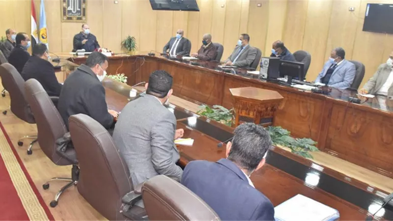 محافظ أسيوط يترأس اجتماع تسهيل الاجراءات للتوسع في انشاء محطات وقود غاز طبيعي