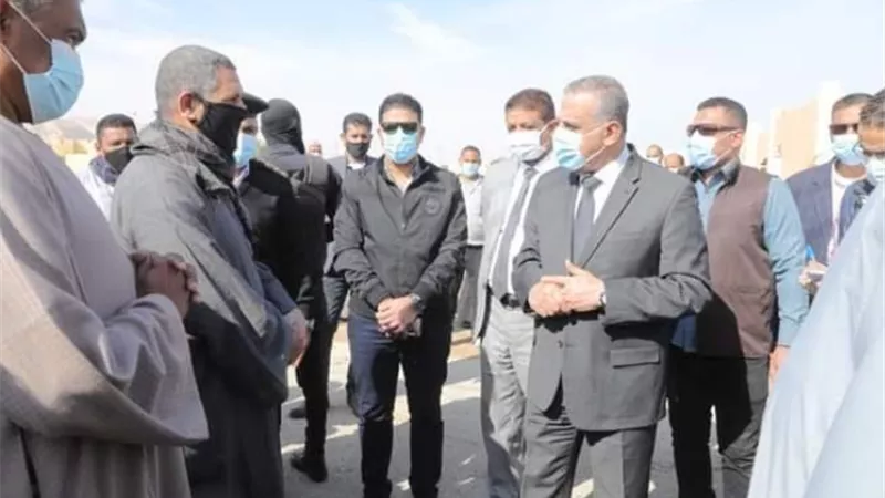 محافظ سوهاج يتفقد قرى الظهير الصحراوي بالمراغة وأخميم